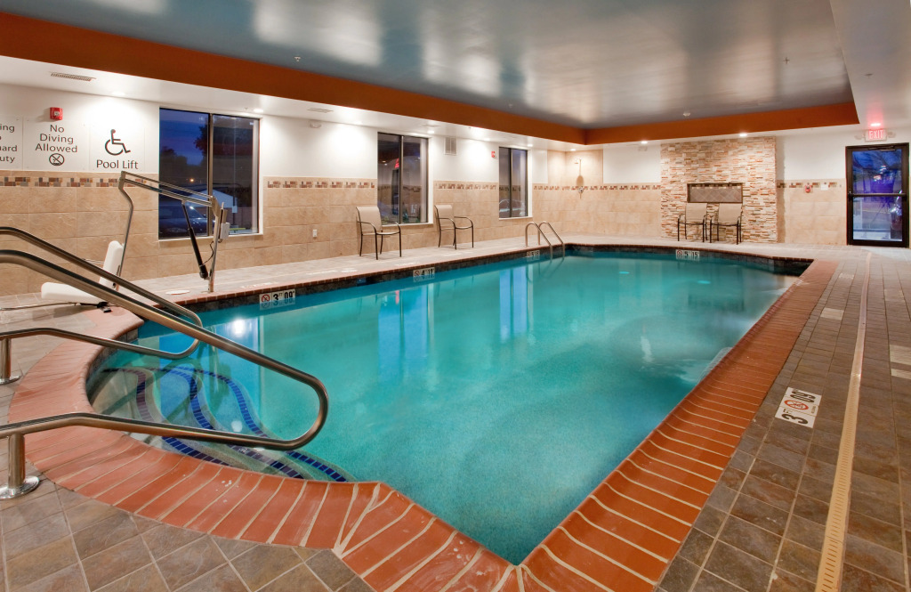 Holiday Inn Express & Suites St Louis Airport by IHG