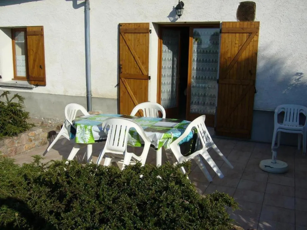 Fermette rénovée, animaux acceptés, internet, Montluçon proche - FR-1-489-83