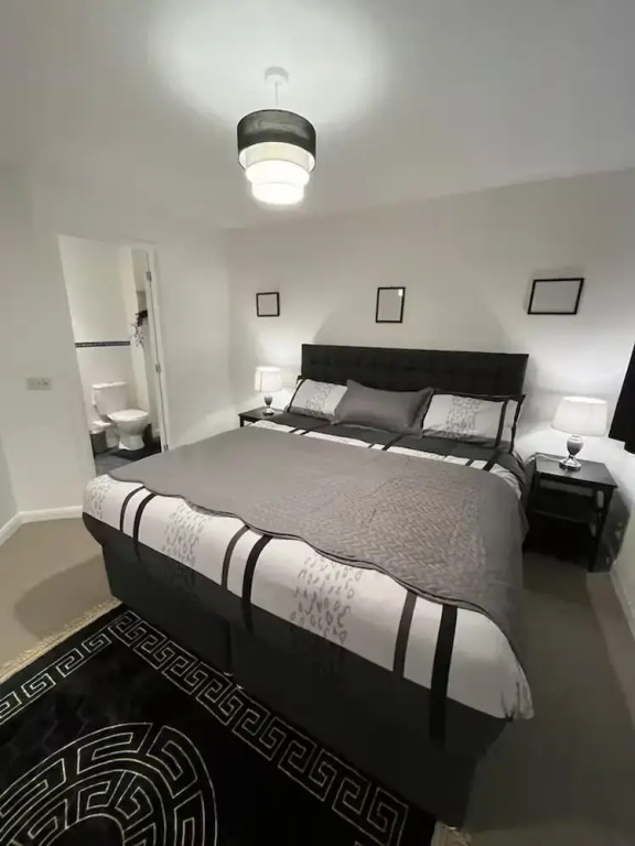 Spacious Comfortable Central Derby 2-bed Apartment