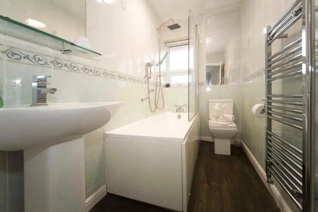 Belmont Budget Apartment