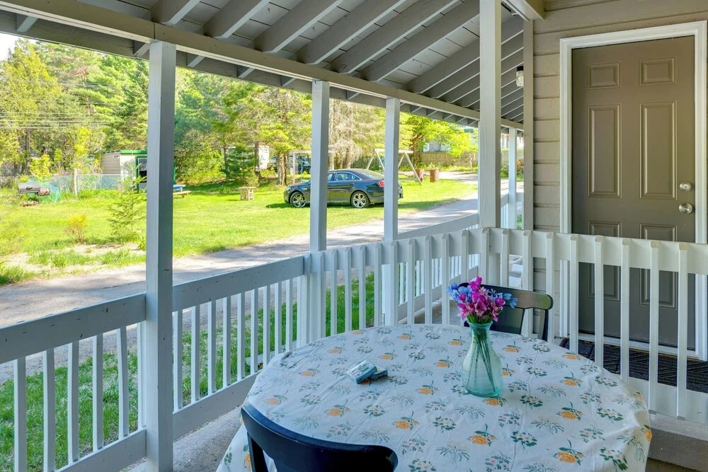 Close to Marina, Beach & Town! Schroon Lake Escape