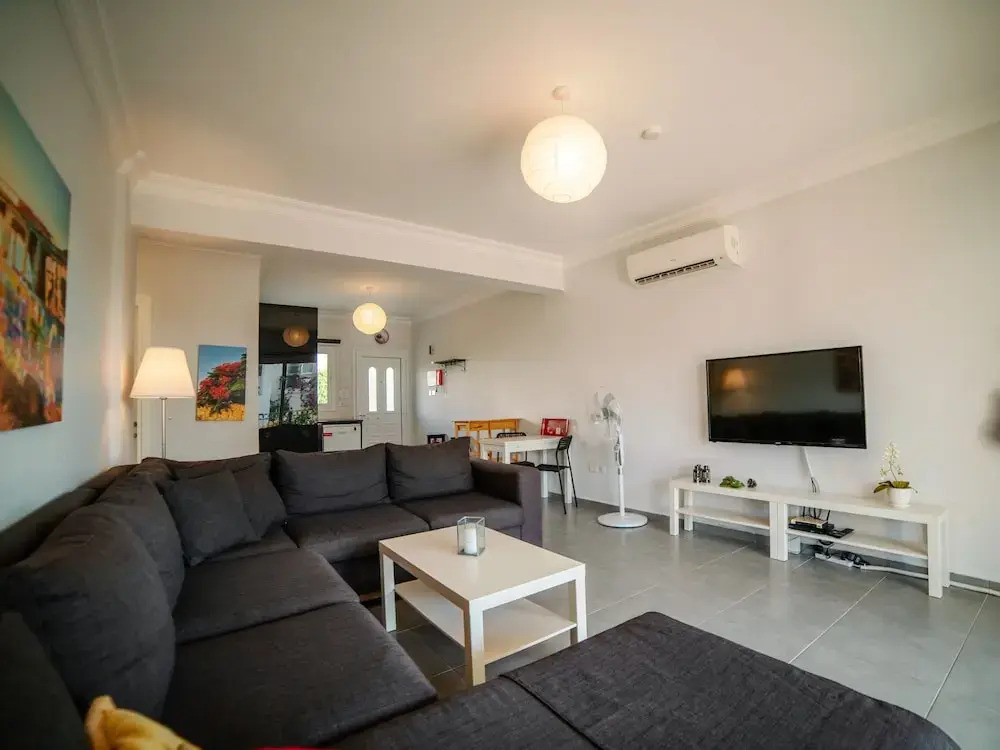 Sunny and Family Friendly Apartment Directly at the Pool