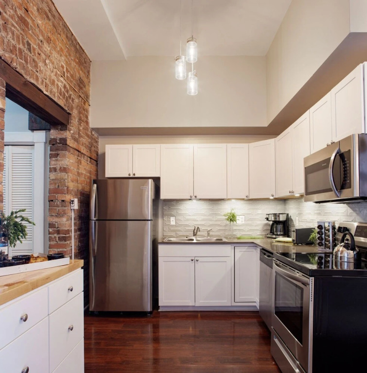 Newly Renovated Historic District Apt