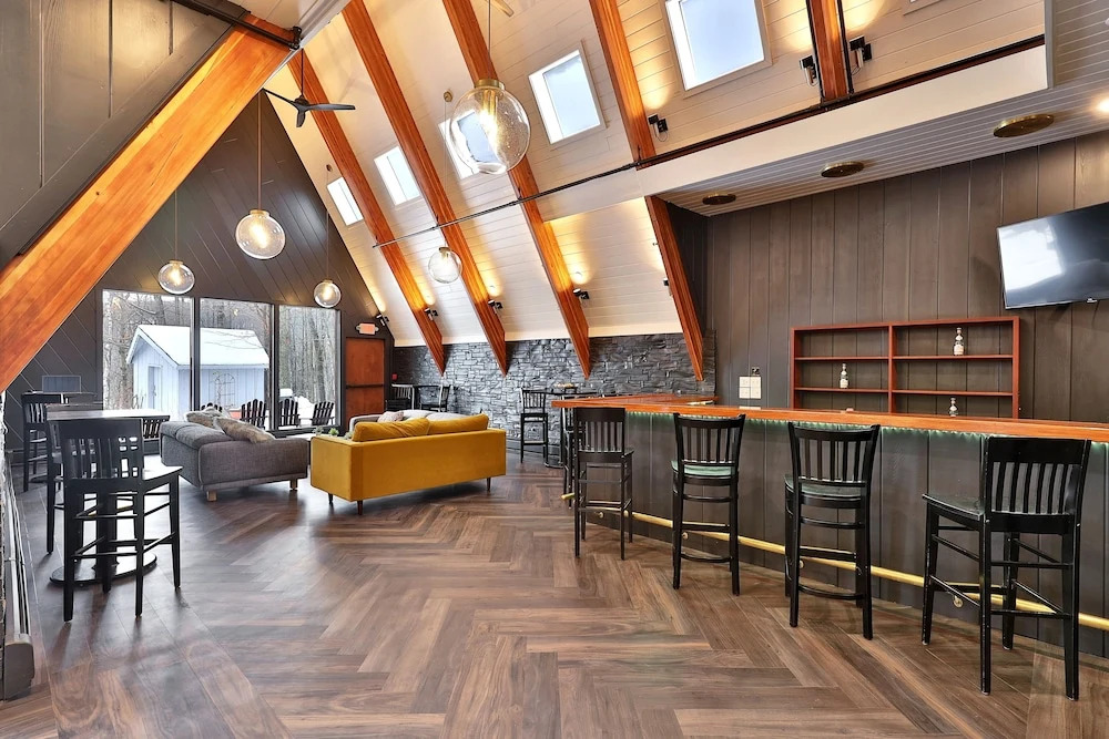 The Birch Ridge: Colonial Maple Room #1 - Queen Suite In Renovated Killington Lodge 1 Bedroom Home