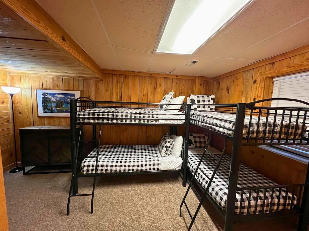 Hunter Hills Haven - Secluded Luxe Cabin Getaway With Mountain Views Spa Hot Tub Game Room