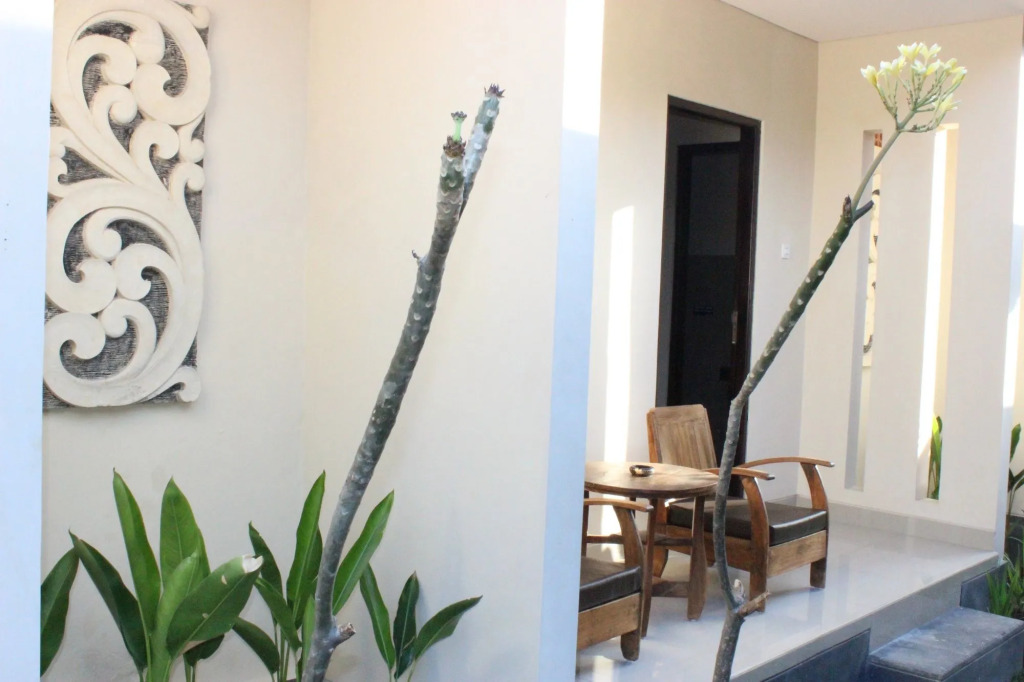 Blanjong Homestay by ecommerceloka