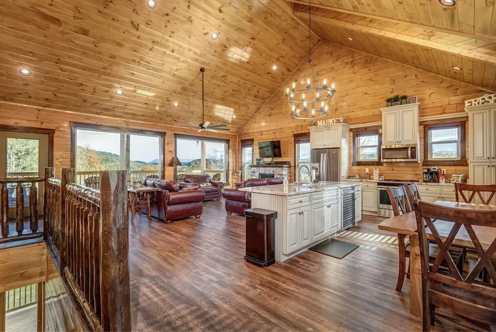 Luxe Mountain-view W/ Hot Tub 2 Bedroom Cabin