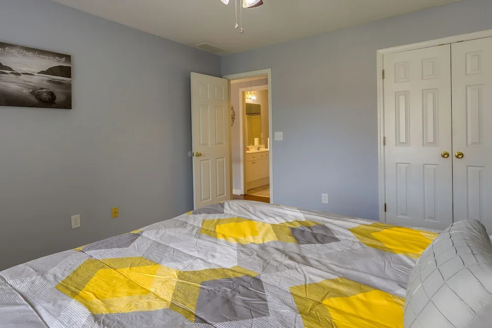 Quaint Fayetteville Vacation Rental w/ Lake Access