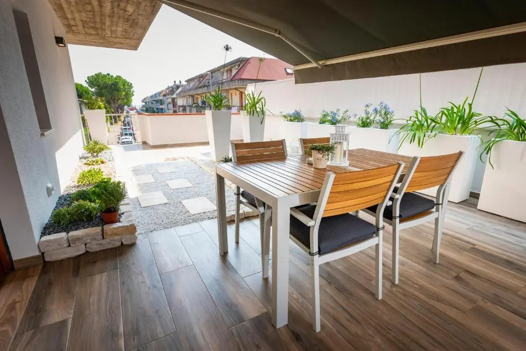 Alga 5-Star Boutique Apartment Steps from the Sea