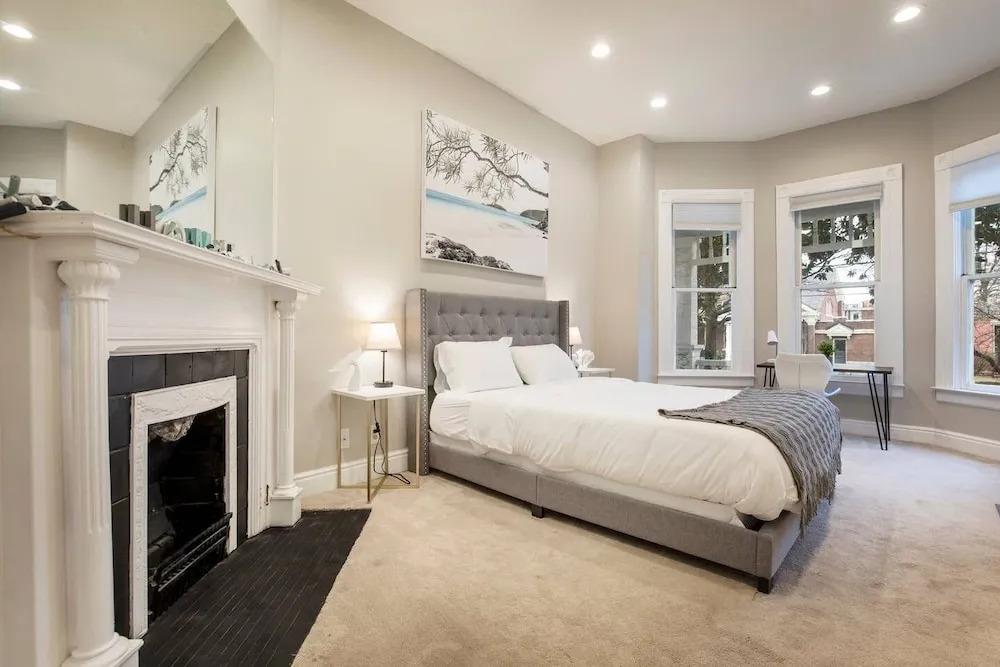 Gorgeous 3BR 2BA on Frankfort | by Cozysuites