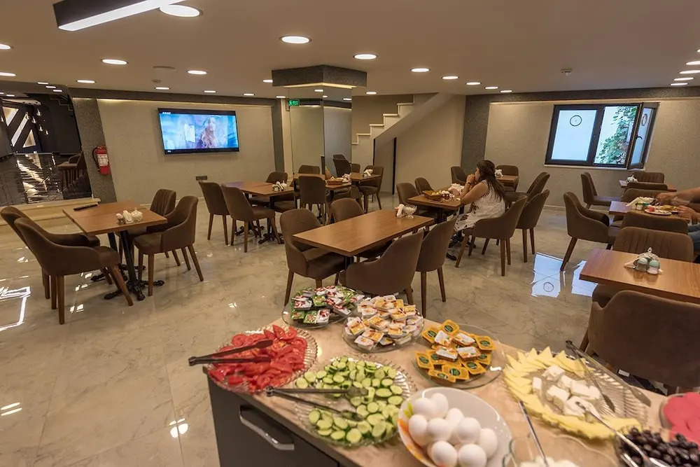 Grand Ahi Hotel