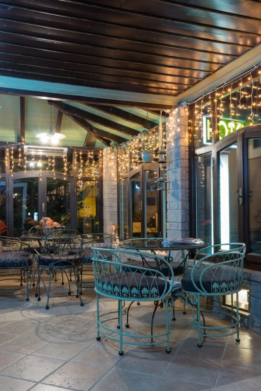 Akrolimnion Hotel