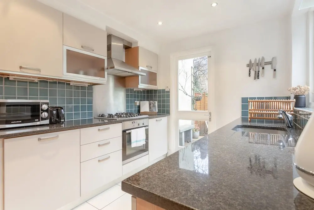 Bright Garden Flat in North London