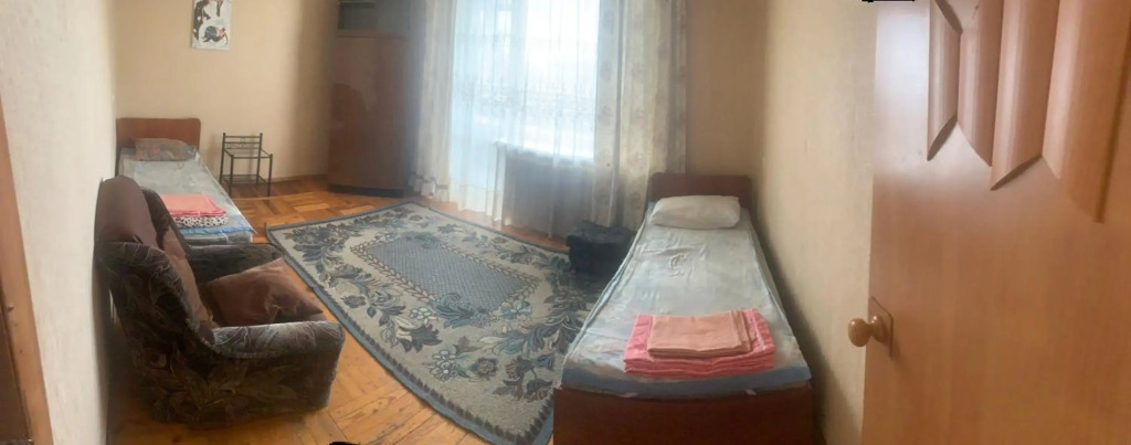 Двухкомнатная квартира в центре.