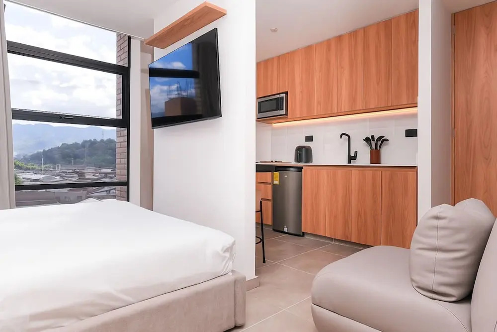 Metropolitan Living - 412b
