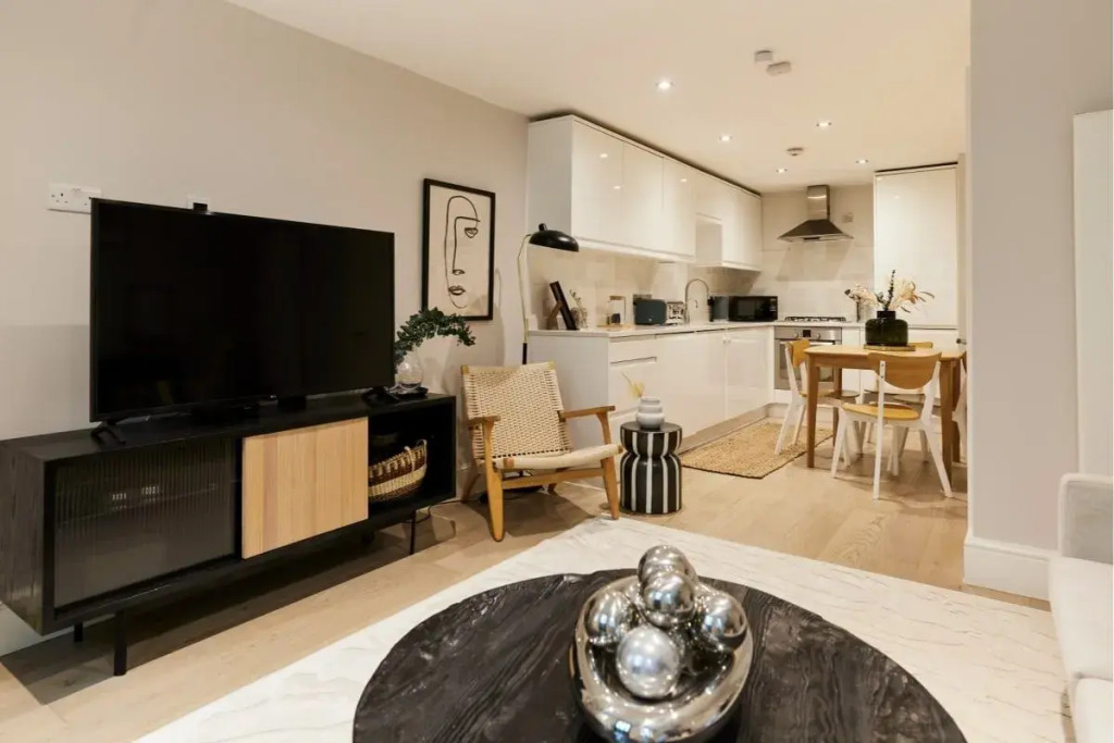 The Fichley Hideaway - Glamorous 2bdr Flat With Patio