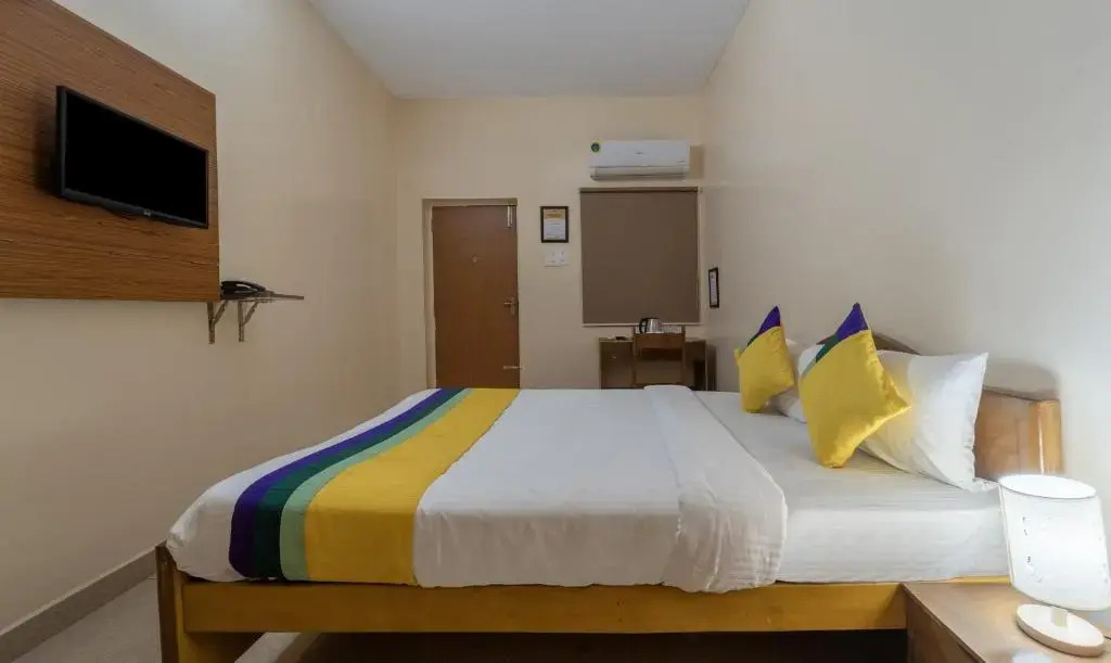 Itsy Hotels Everest Leela Residency