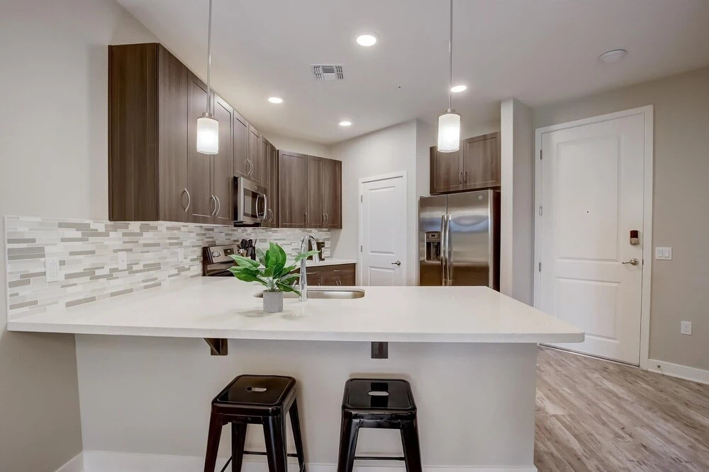 FRONTDESK Montreux Apts Northeast Phoenix