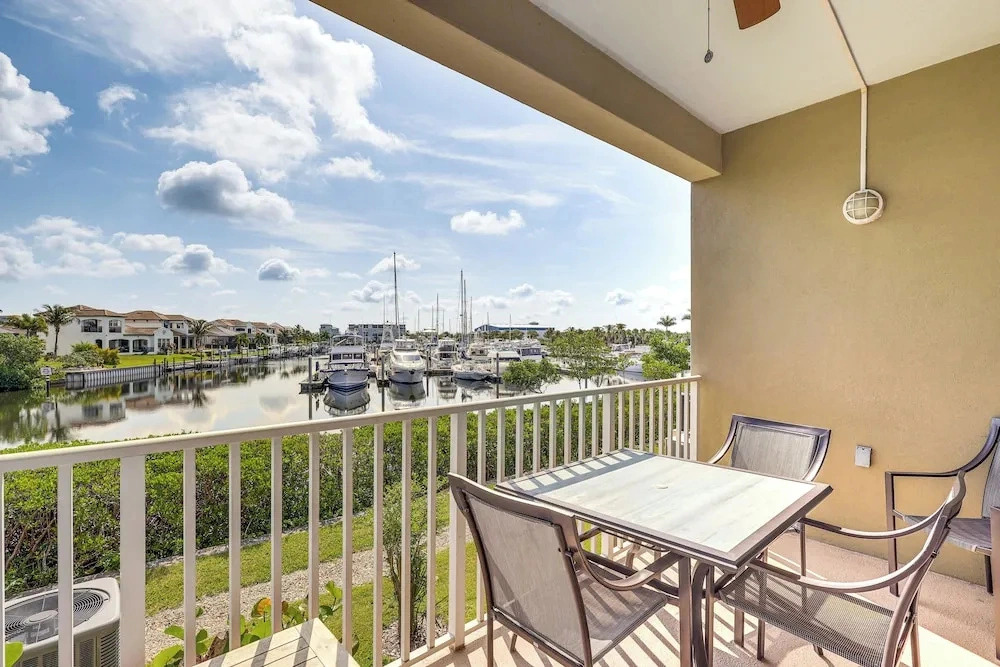 Walk to Beach & Marina! Ruskin Resort Retreat