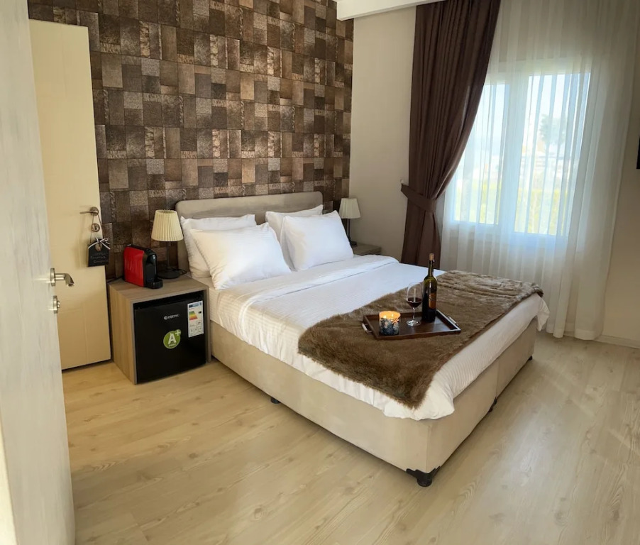 B. Equine Range Hotel