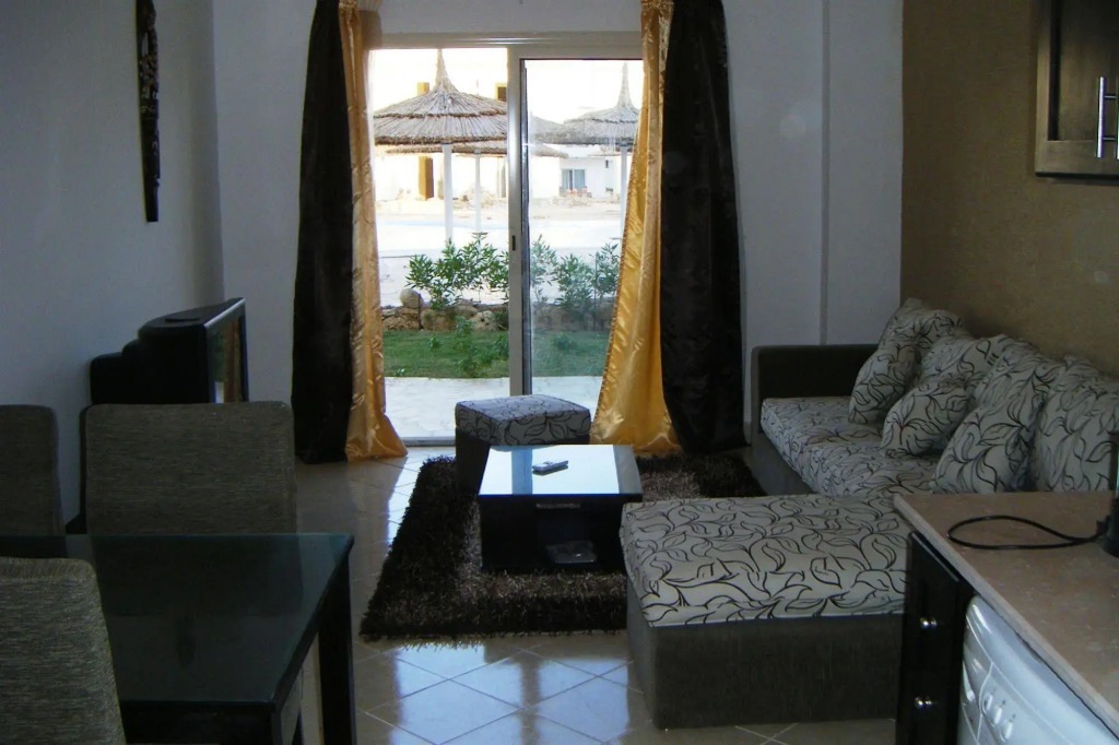 Carlton Deluxe Residences & Apartments
