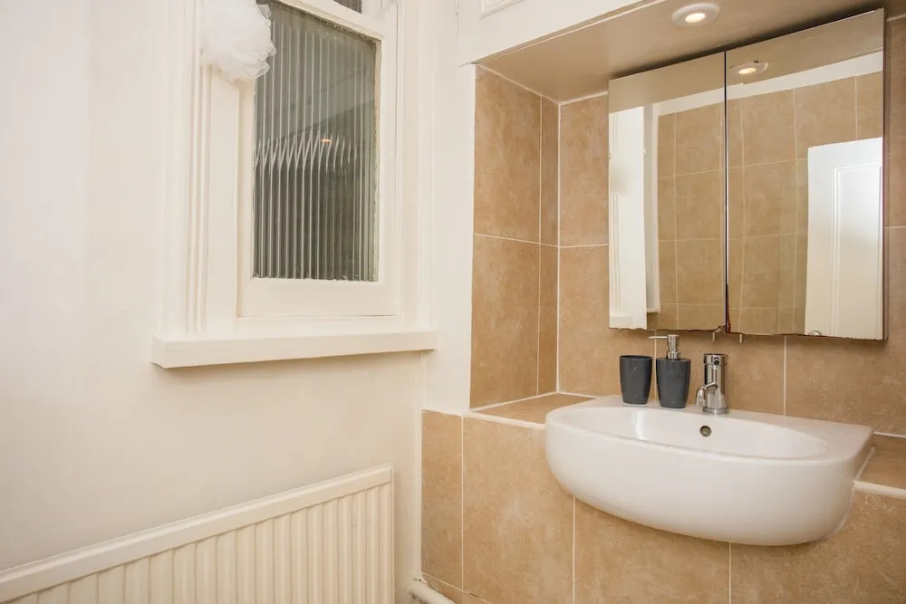 3 Bedroom Apartment by Battersea Park