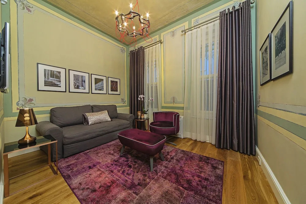 Sophisticatedly Decorated 2 Bedroom Apartment in Galata