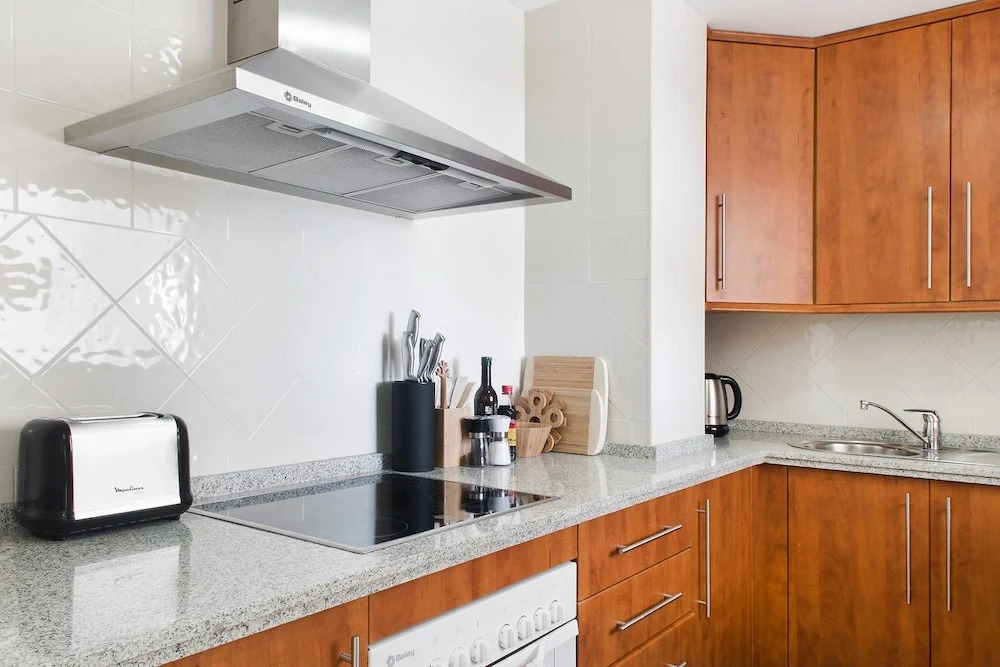 Luxury furnished 1 Bedroom with views AA16