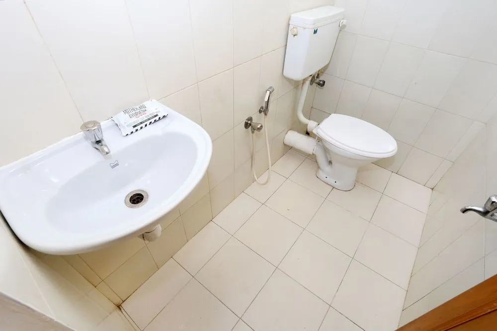OYO 40141 Ascot Hotel