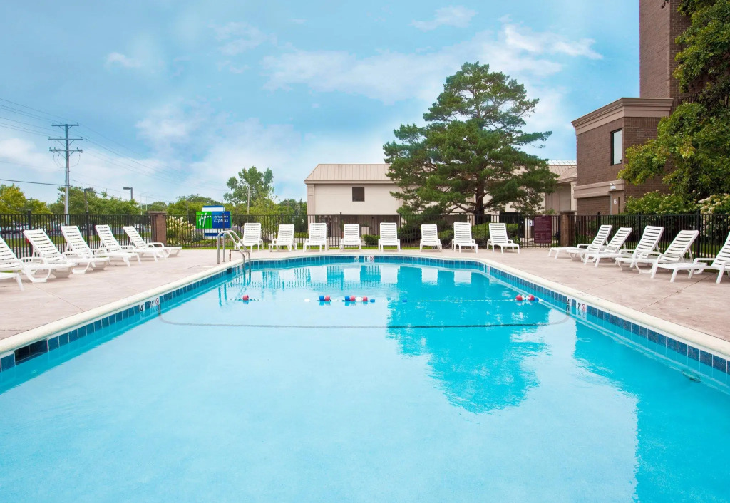 Holiday Inn Express Schaumburg-Rolling Meadows by IHG