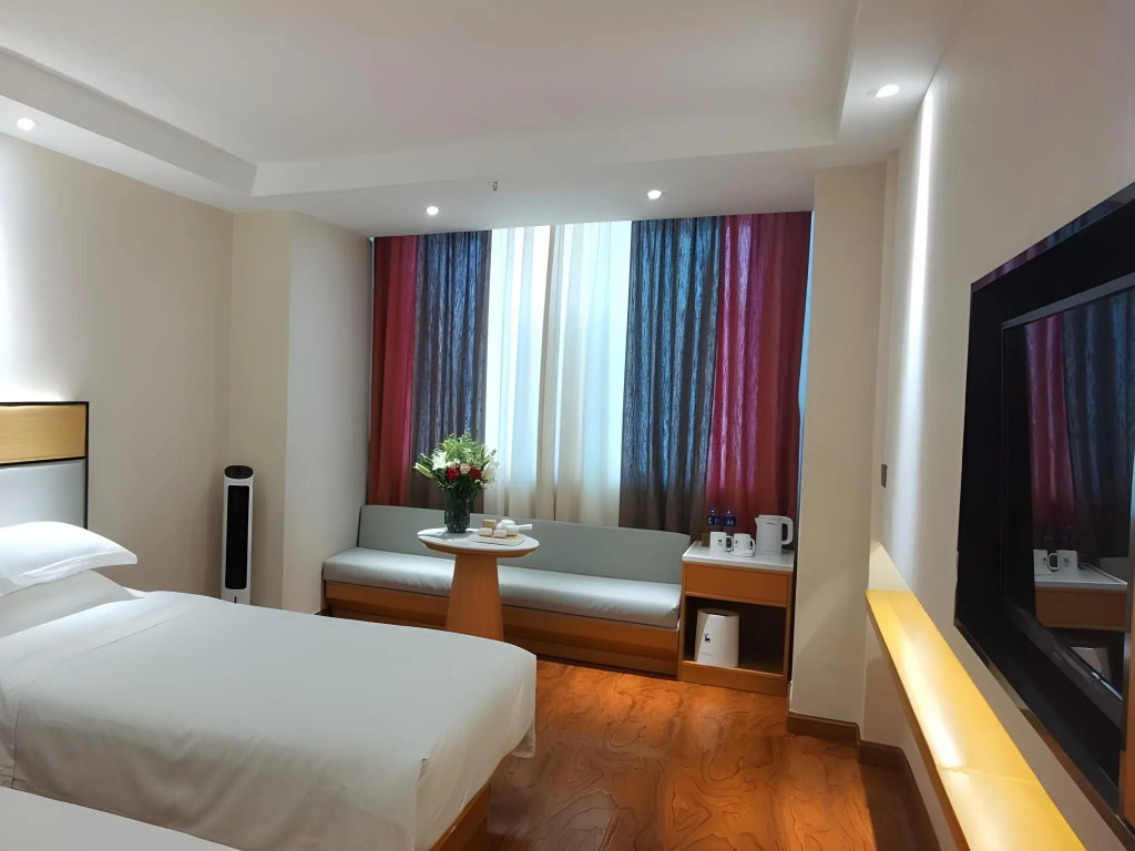 GreenTree Inn Geermu Walking Street Business Hotel