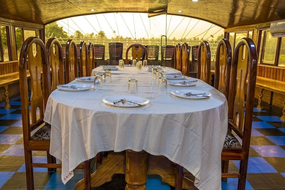 Coco HouseBoat