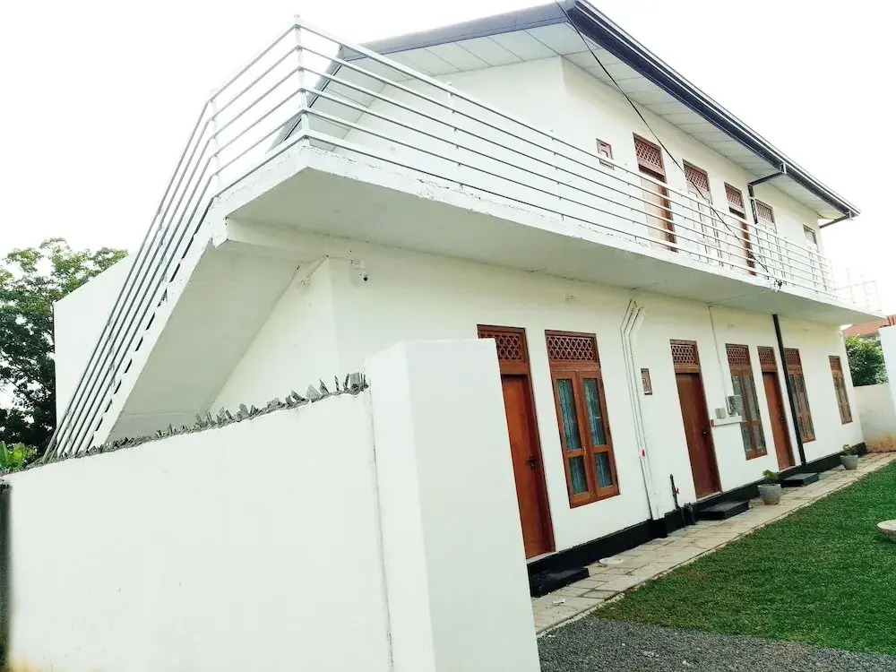 Tropical Suites - Airport Transit Residence