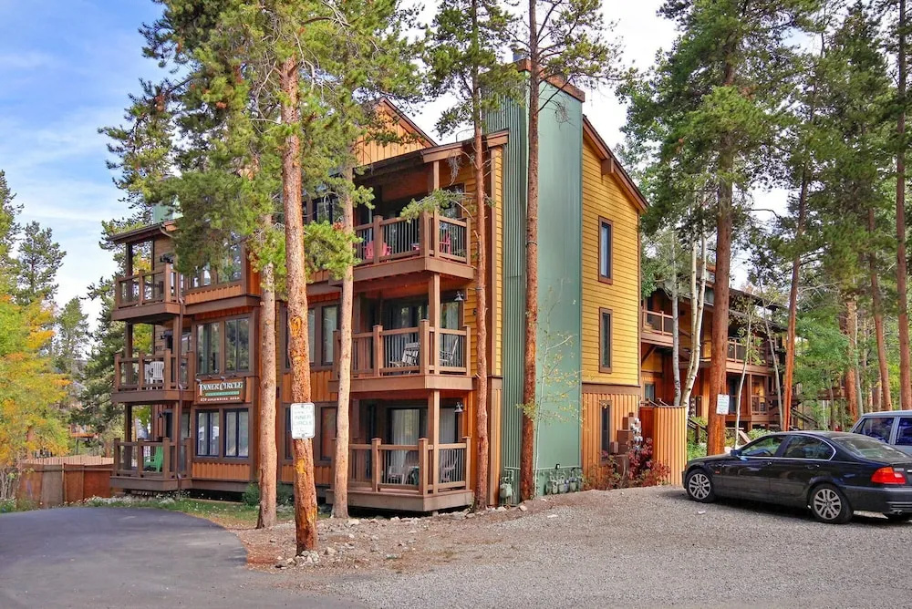 Inner Circle #6 (Condo with Pool & Hot Tub)