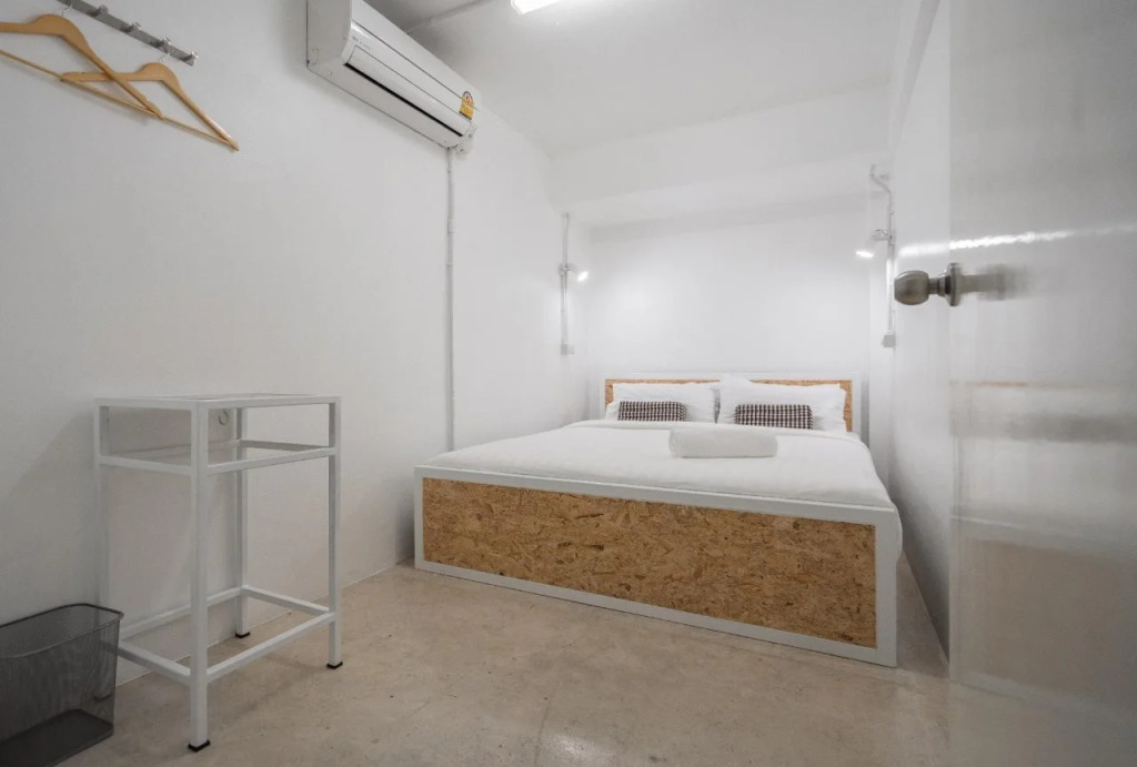 Baan Phuen Hostel & Rooftop Bar