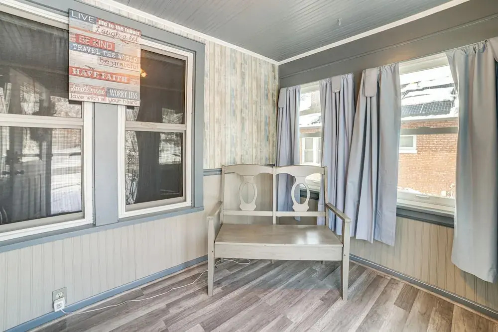 Private Hot Tub & Patio! Chicagoland Extended Stay