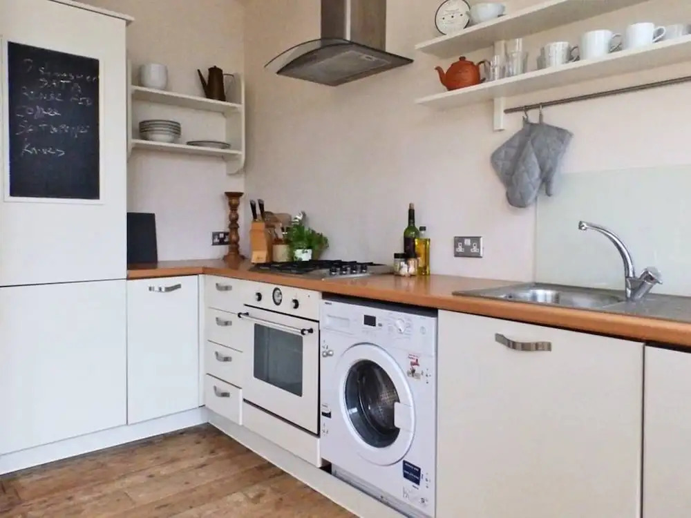 Lovely 2 Bedrooms Apartment Near Queens Park