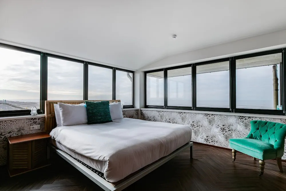Beachhouse Hotel