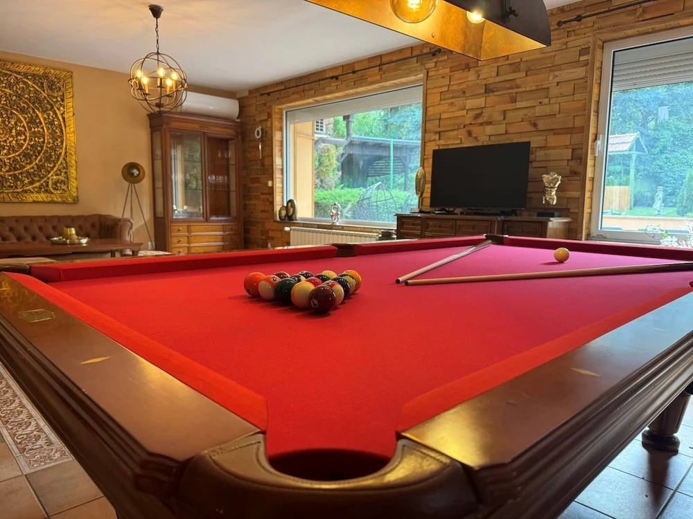 Villa Boyana City & Relax with Hot Jacuzzi and Sauna by BookVillaBG