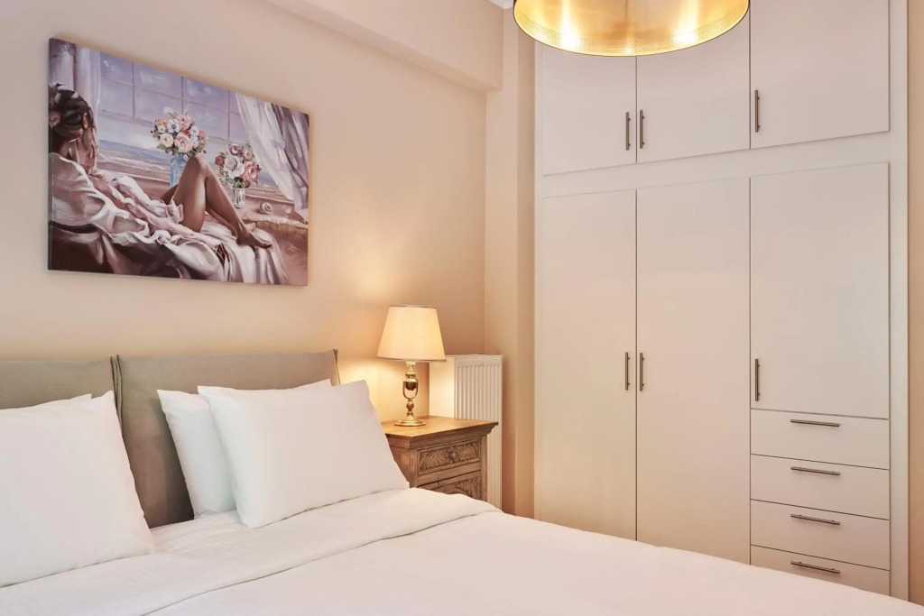 Spirou Merkouri Handcrafted 2BD Home
