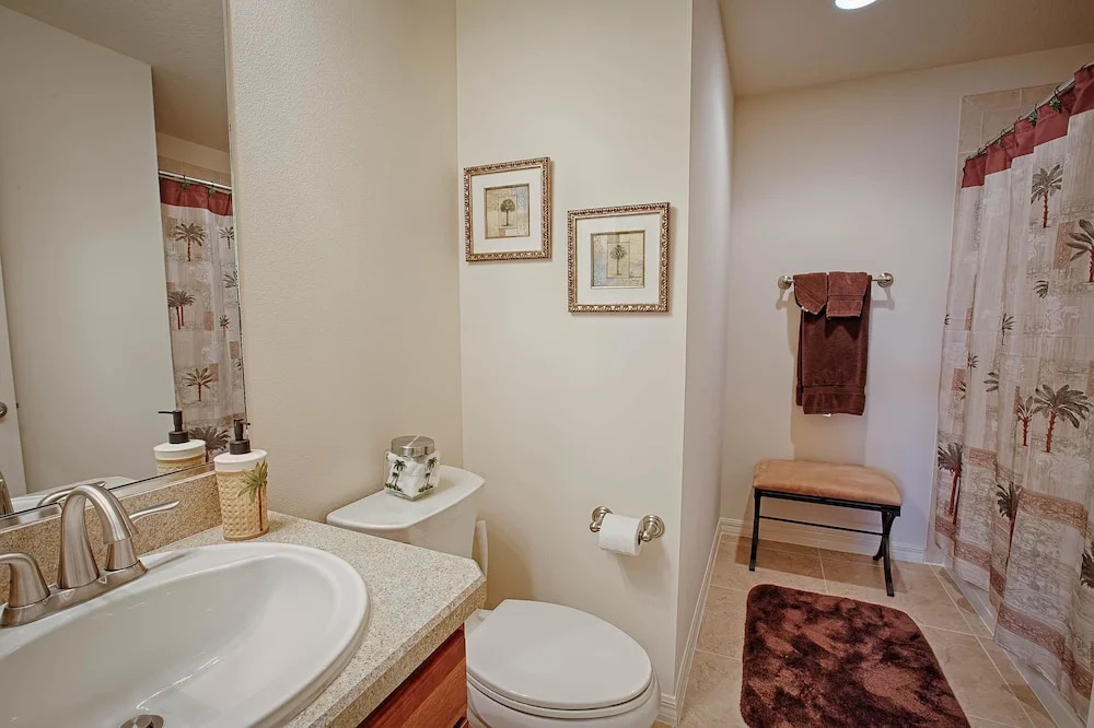 Amberly Court Home 3 Bedroom by The VIR Group
