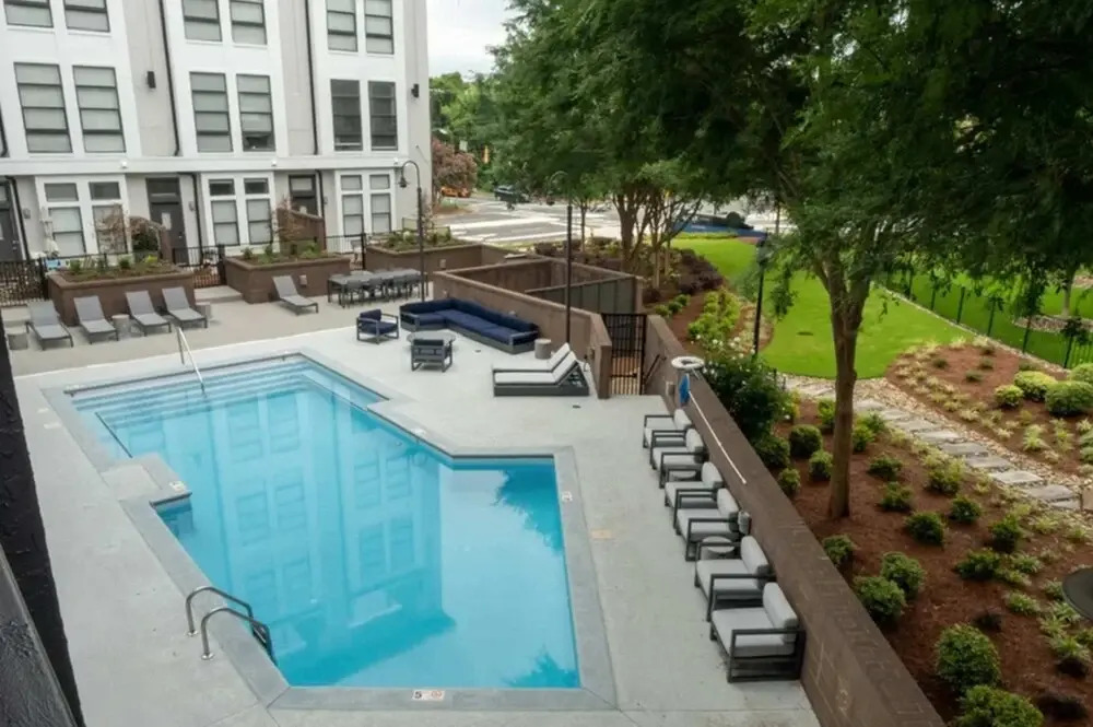 Uptown 1st Ward Corner Unit Superior 2BD Apt