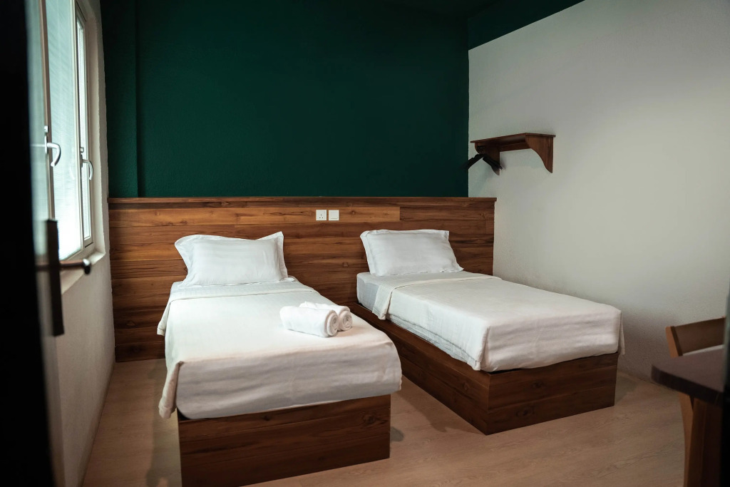 Room V @ Jalan Sultanah Near Bus Stop Batu Pahat
