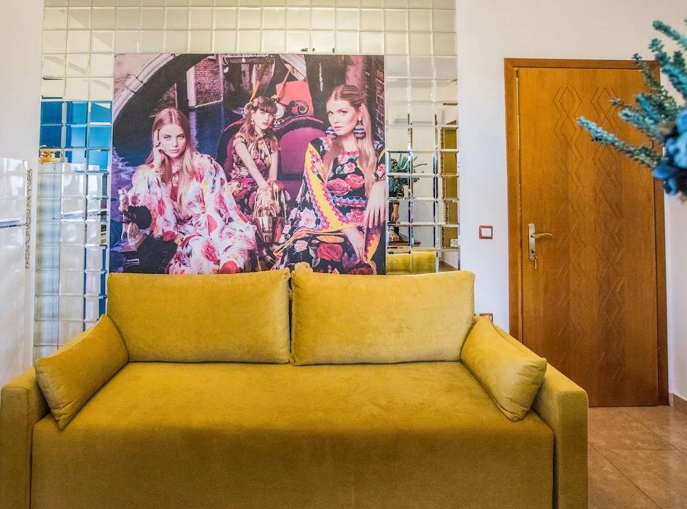 LUXURY SUITES - parking , central suites