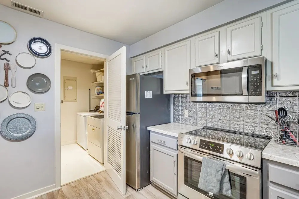 Lakefront Condo w/ Resort Amenities in Osage Beach