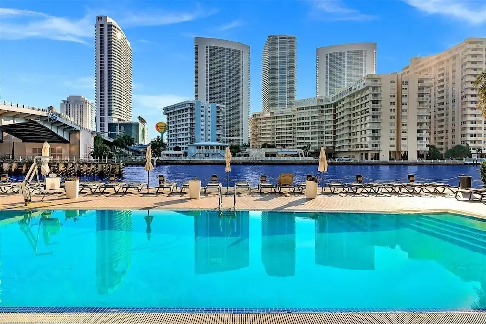 Modern Beachwalk Apt 805