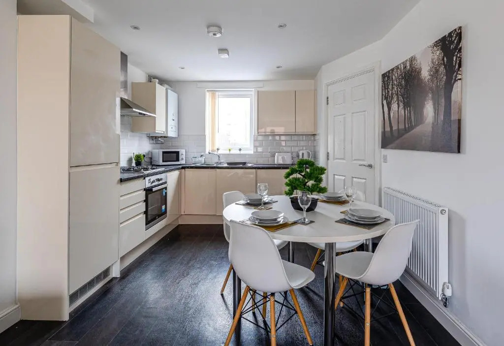 Stanley Sparkle Stays - 4BRooms, 4Beds, Prkg, Wifi
