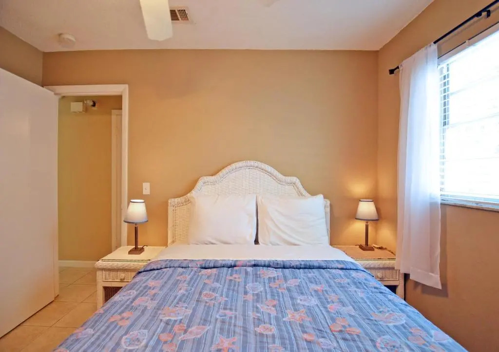 Paradise Beach - East 2414