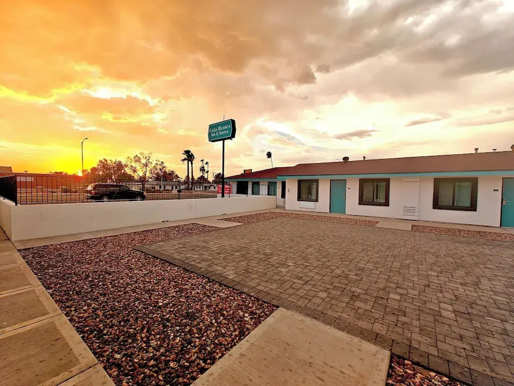 Casa Blanca Inn and Suites