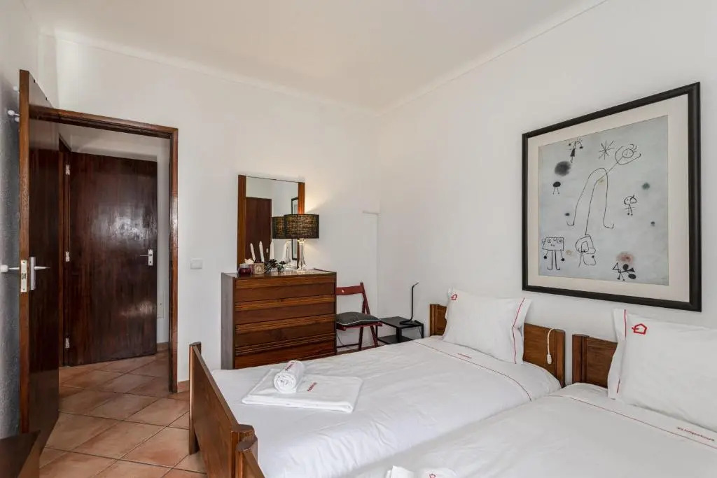 Hopstays Albufeira Casa do Zanão - 100m beach apartment